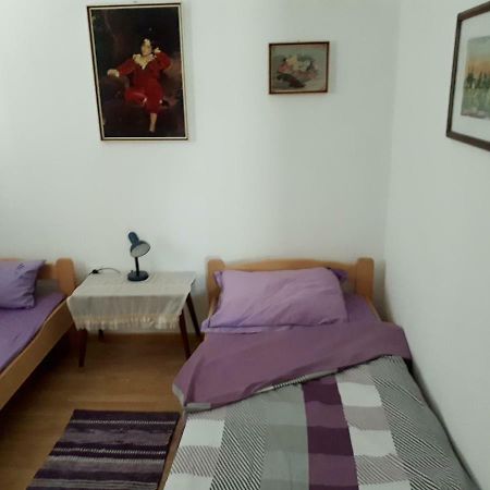 Apartman Fox Apartment Пировац Екстериор снимка