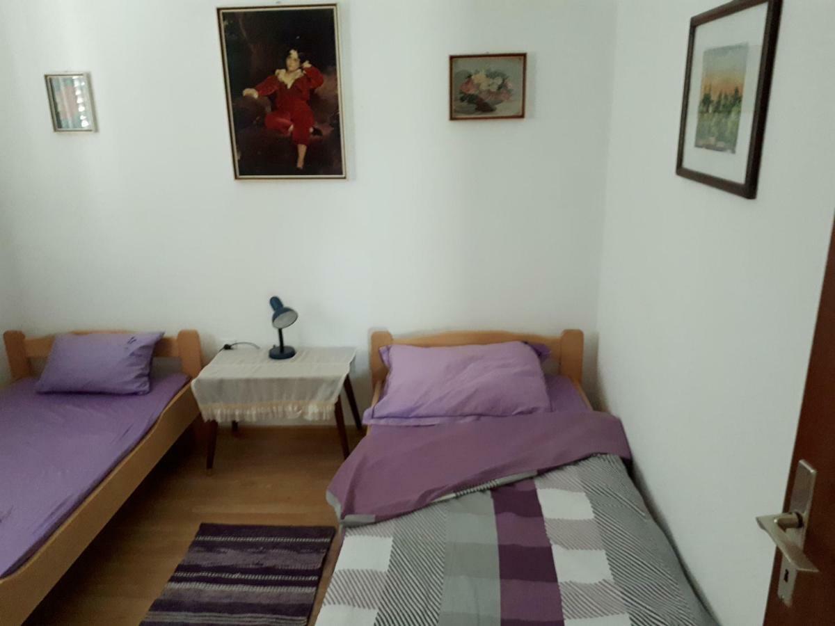 Apartman Fox Apartment Пировац Екстериор снимка