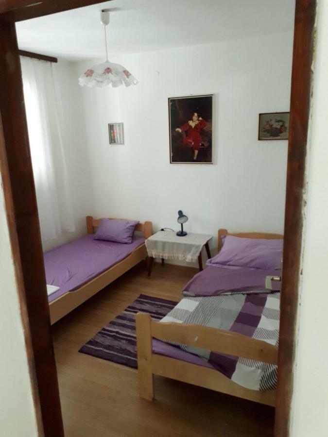 Apartman Fox Apartment Пировац Екстериор снимка